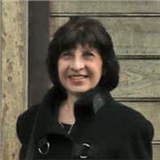 Insegnante di italiano per stranieri impartisce lezioni